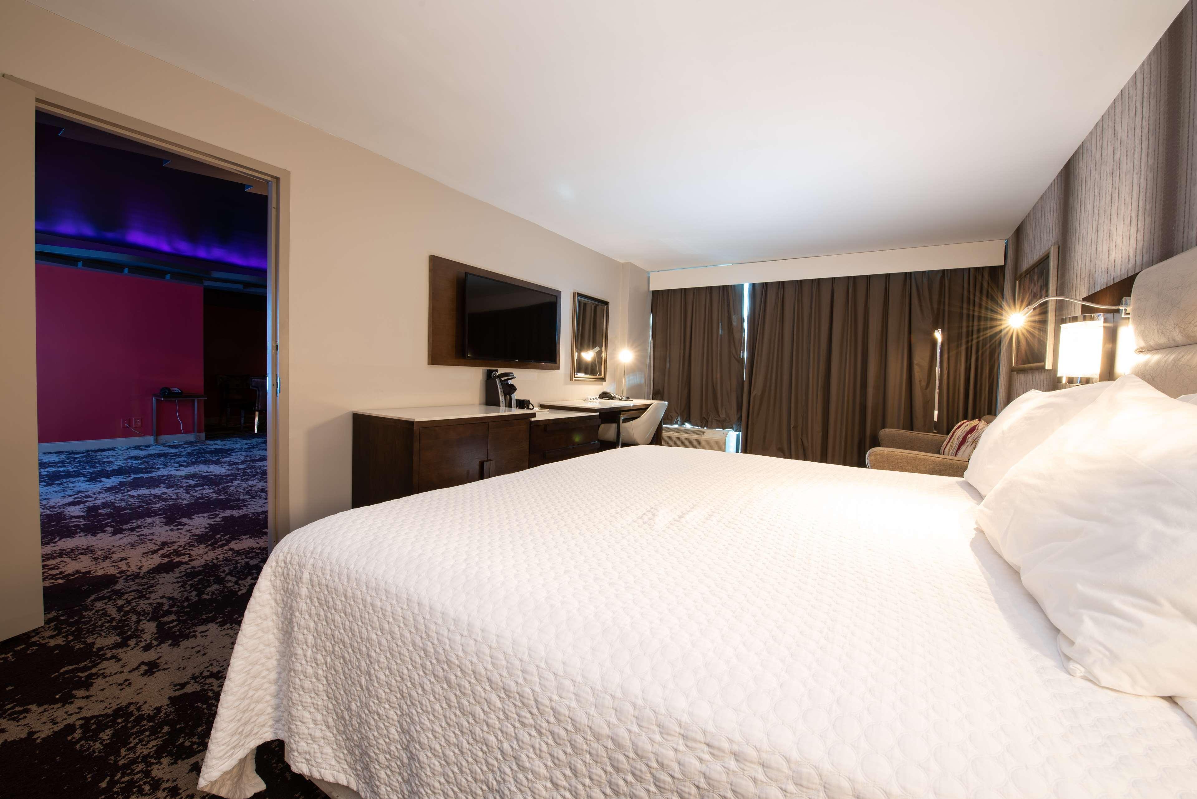 Doubletree By Hilton Brookhollow 4*