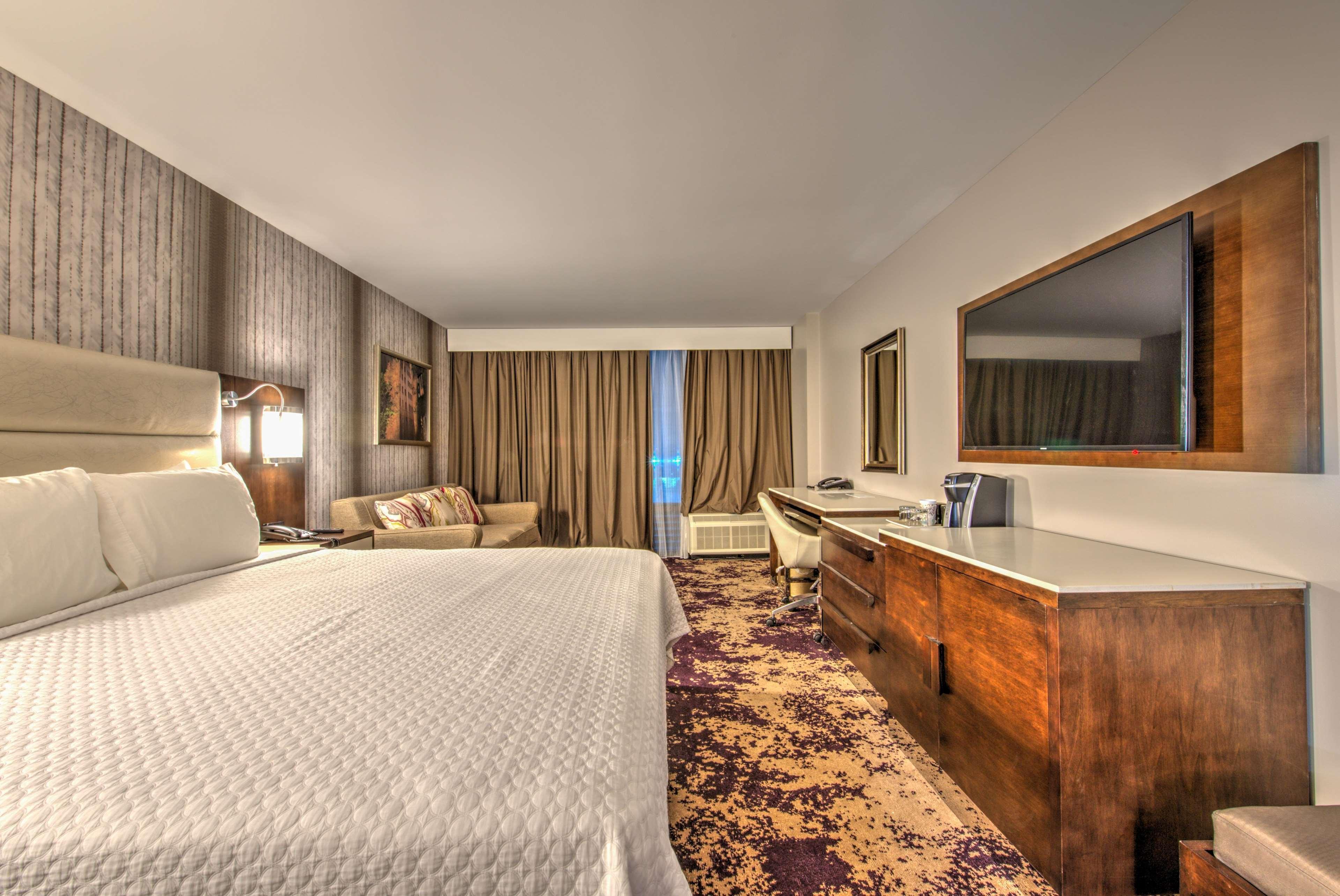 Doubletree By Hilton Brookhollow Hotel
