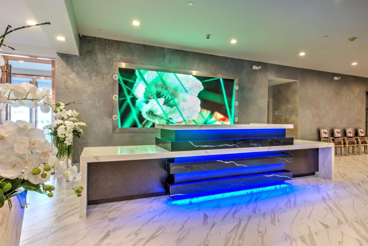 Doubletree By Hilton Brookhollow Hotel