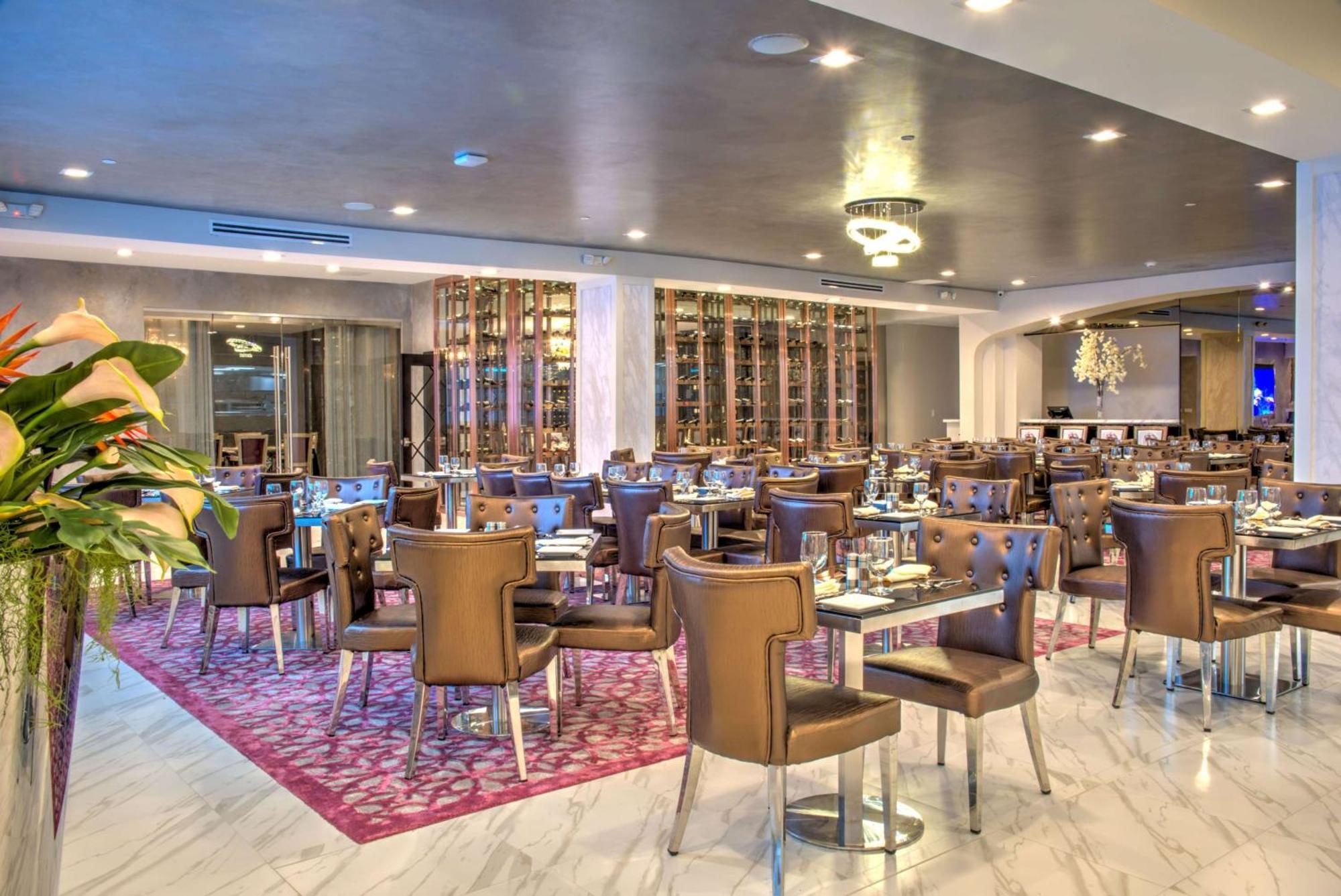 Doubletree By Hilton Brookhollow Hotel