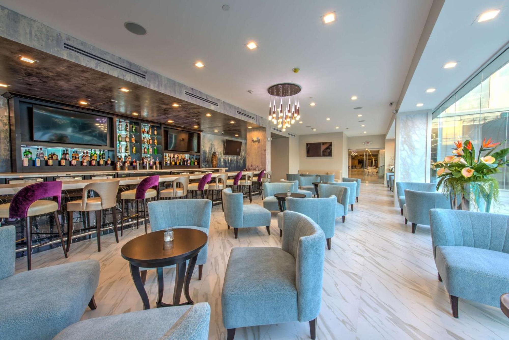 Doubletree By Hilton Brookhollow Hotel